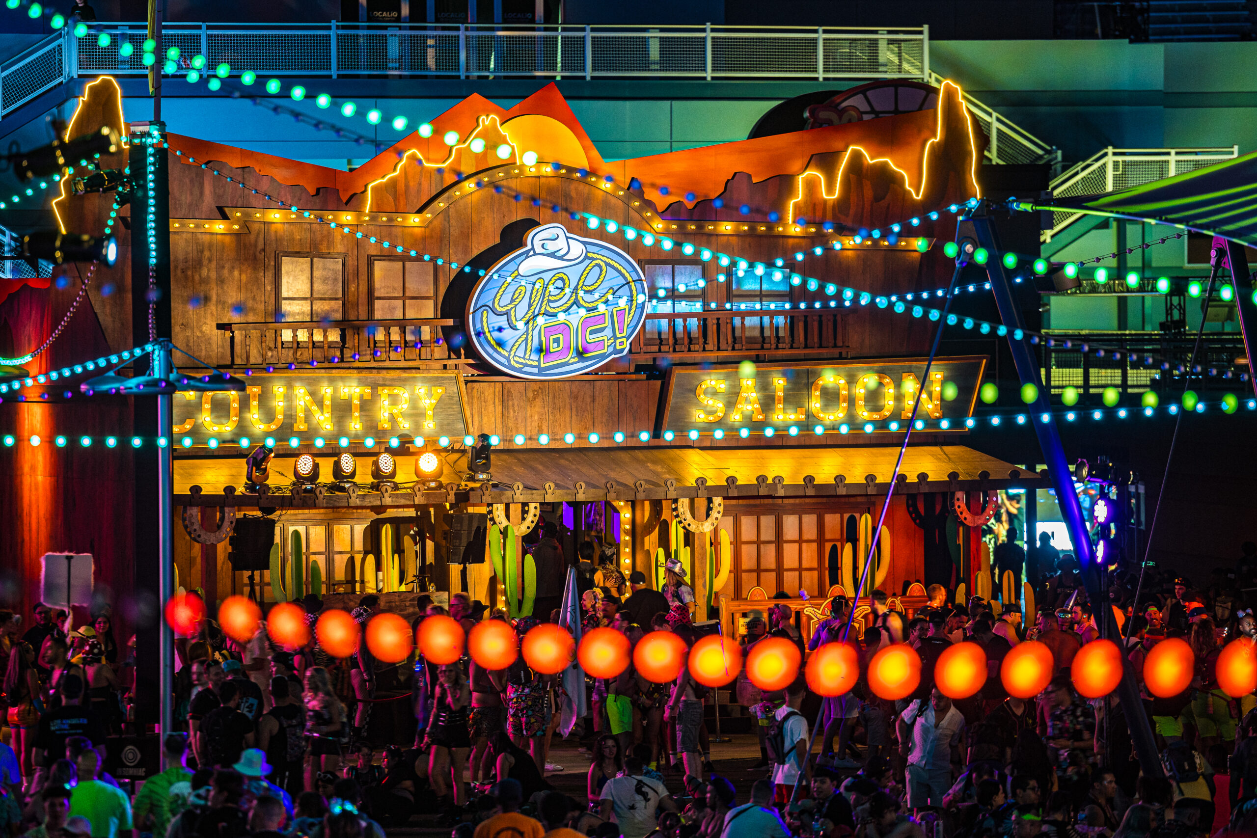 Paultons_cover_1-scaled